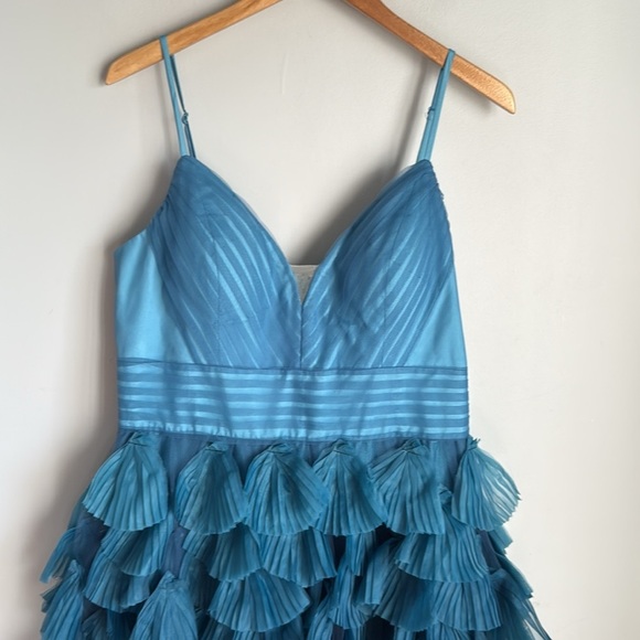 NEW MARCHESA NOTTE V-Neck Ombre Tulle Tiered Ruffle Gown Sage 14 - Picture 4 of 13